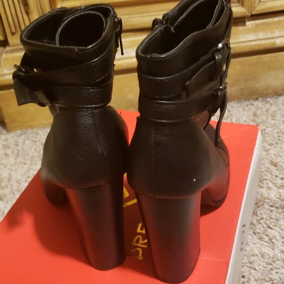 Shoes - Picture 3 of 3